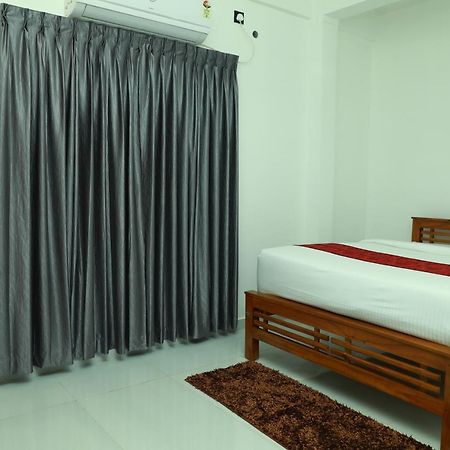 Achoos Residency Hotel Tiruvalla Exterior foto