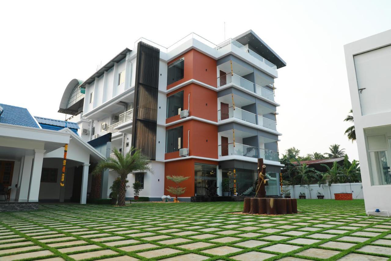 Achoos Residency Hotel Tiruvalla Exterior foto