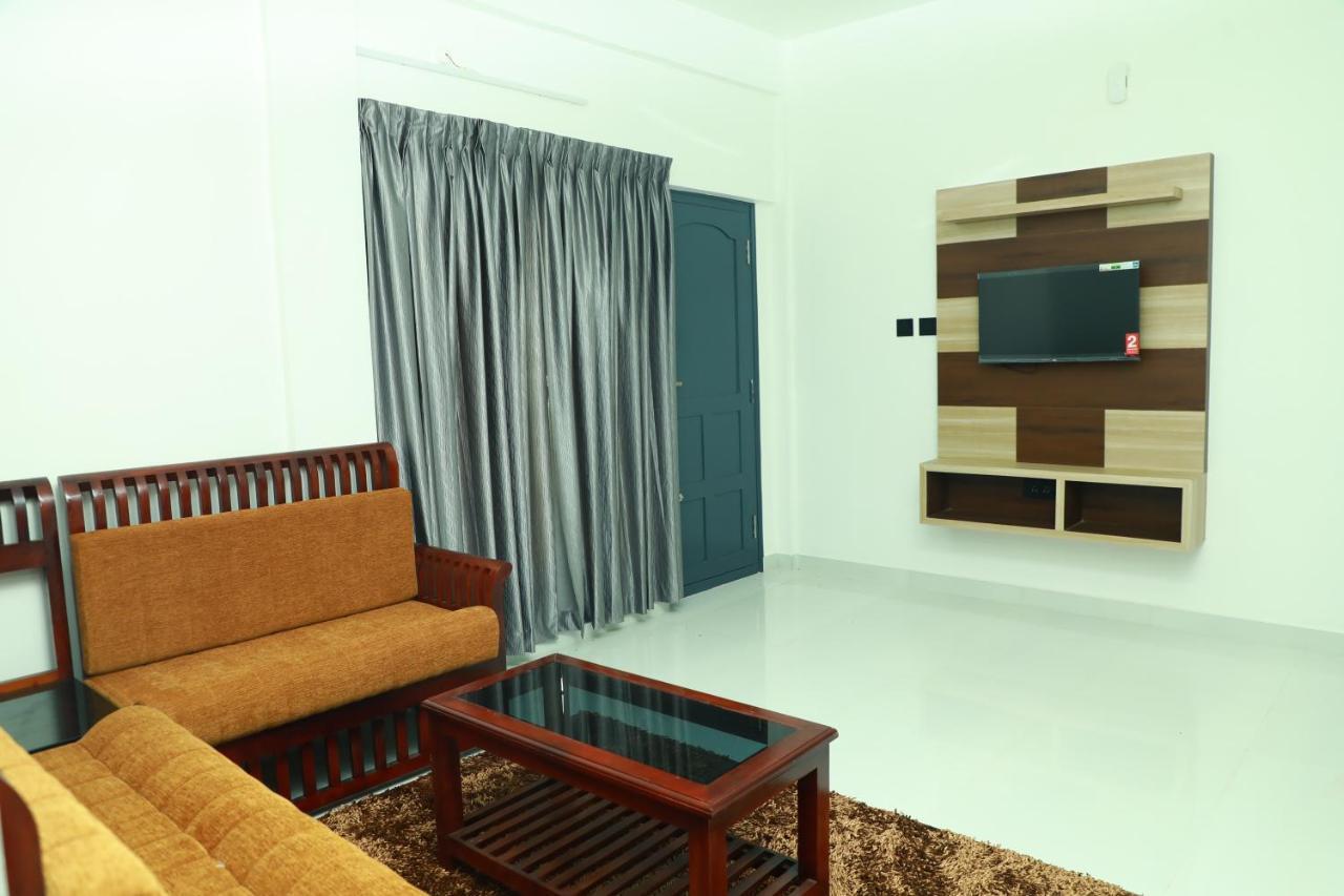 Achoos Residency Hotel Tiruvalla Exterior foto