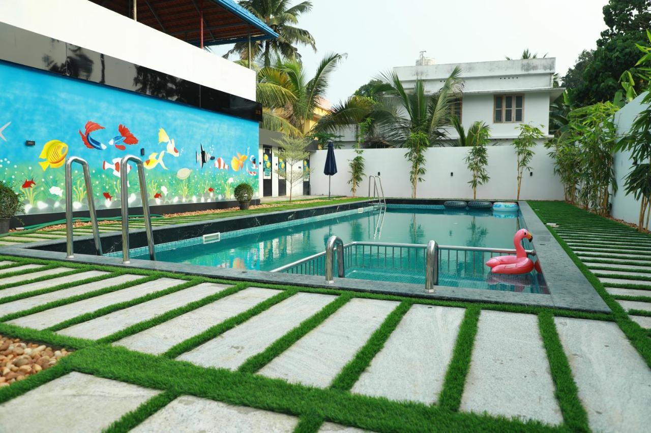 Achoos Residency Hotel Tiruvalla Exterior foto